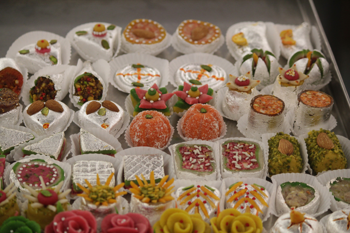 Unique Indian Wedding Favours : Way more chic than your Mithai Dabba ...